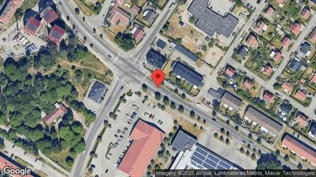Trafiken påverkas av olja på vägen på väg 53