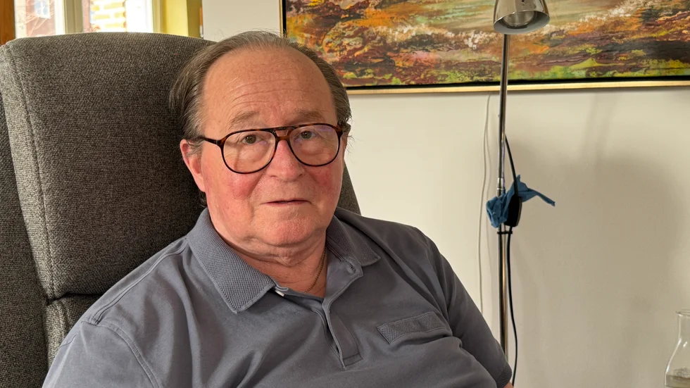 Peo Larsson, 75 år, följer hockeyn från TV-soffan. Han bor i centrala Malmö, där Norran fick en pratstund med den tidigare sportchefen i Skellefteå AIK. 