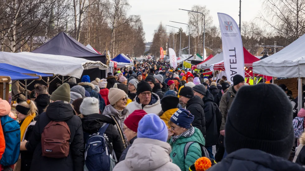 Jokkmokks marknad firade 420 år 2025 och detta med ett fantastiskt rekord med 53 500 besökare som trängdes i blidvädret.