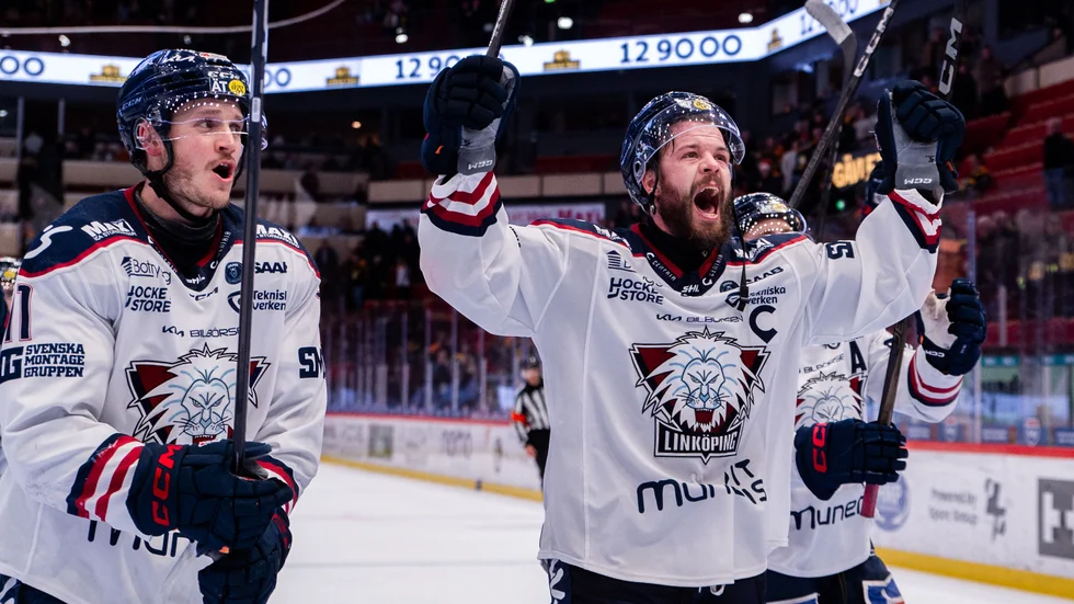 Linköpings Oscar Fantenberg med segervrålet efter 4-2-segern borta mot serieledarna.
