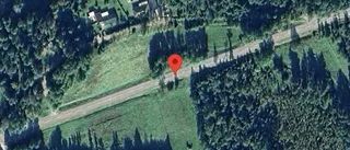 Singelolycka på väg 230 – ett körfält blockerat