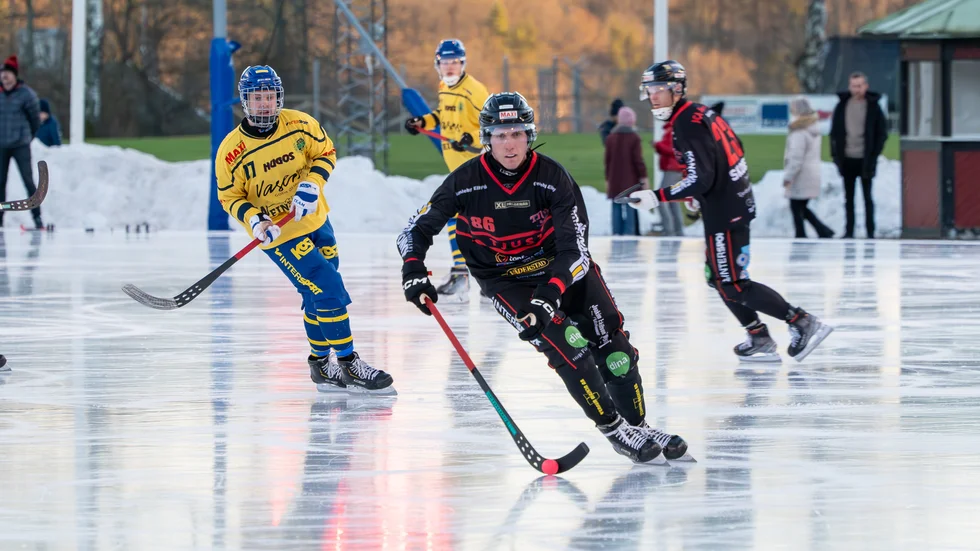 Bildsvep från matchen Tjust Bandy - Skirö AIK på annandagen.