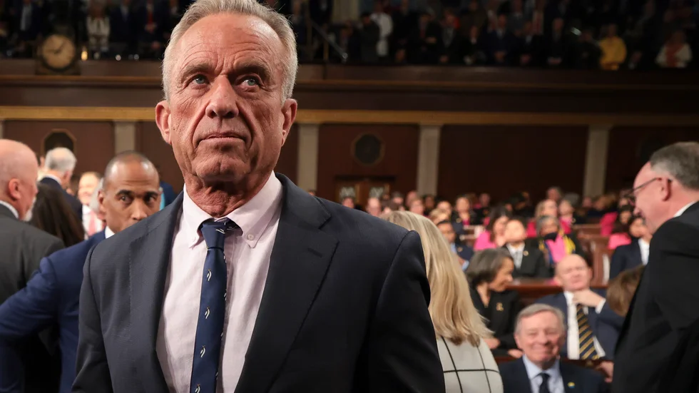 Anställda vid USA:s federala folkhälsomyndighet erbjuds att bli frivilligt utköpta. Bilden visar hälsominister Robert F Kennedy i tisdags, inför president Donald Trumps första tal till kongressen.