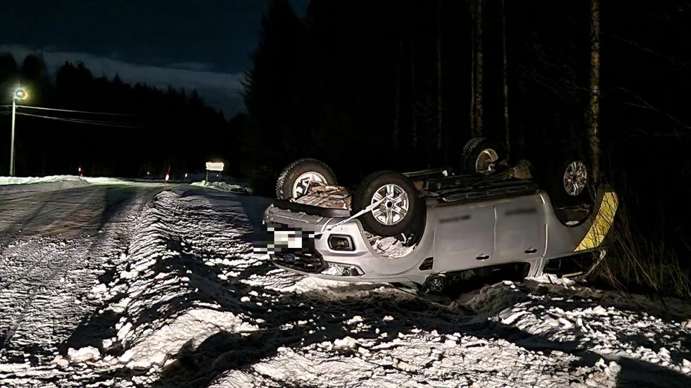 Personbilen voltade på måndag kväll.