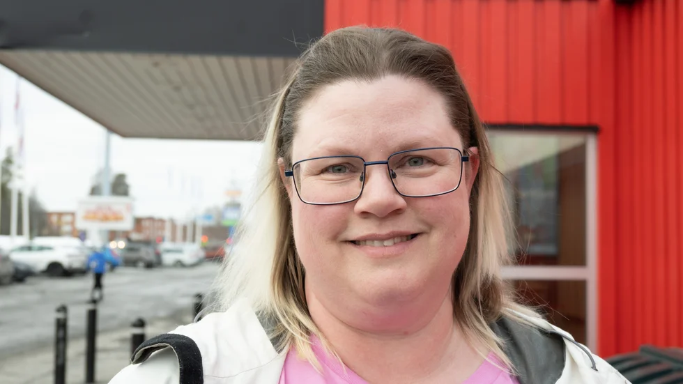 Anna Wettergren, Boden, har själv jobbat på ett företag som for runt i hela Sverige och jobbade med reparationer. "Då var vi i en grupp som fick vi dela på en tjänstebil och antingen ställa den på ett gemensamt ställe, eller så fick någon ta hem den när vi inte var ute och reste, eftersom vi inte hade något kontor på hemorten. Men då stod den hemma och man for inte runt med den privat", säger hon.
