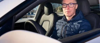 Sven, 44, kör vidare i Teslan: "Hade tittat på andra märken idag"
