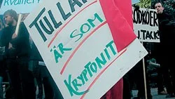 Liberale debattören Mattias Svensson jämförde handelstullar med kryptonit och fick både applåder och buanden som gensvar.
