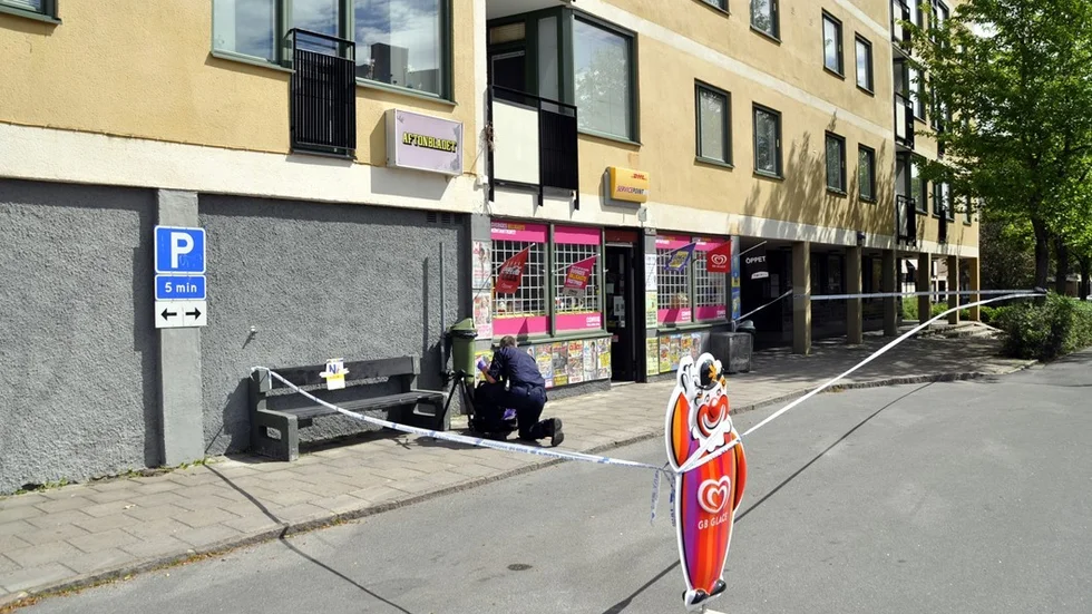 Det var den här närbutiken på Maunkhagsgatan 104 som två 20-åringar misslyckades med att råna. Foto: Tommy Pettsersson