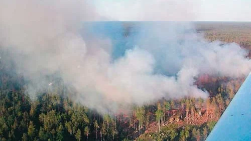 Branden måste bekämpas med vattenbombning från luften eftersom det inte fanns möjlighet för brandkåren att ta sig fram med sin utrustning. Branden var under kontroll sent på måndagskvällen, men gav även igår problem där folk kände brandrök så långt borta som Blackstad och Överum.