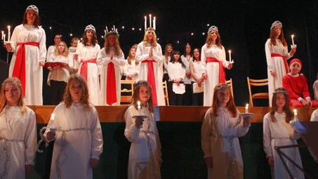 Maja Keränen - Silverdalens Lucia 2012 kröntes av Anita Trybom och förra årets lucia, Molly Falk delade ut smycken till till tjejerna.