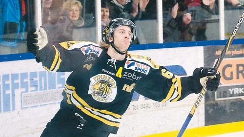 Robin Ekström klev fram och avgjorde för VH mot Tranås på en snygg passning från Rasmus Schelin. Foto: Magnsu Strömsten