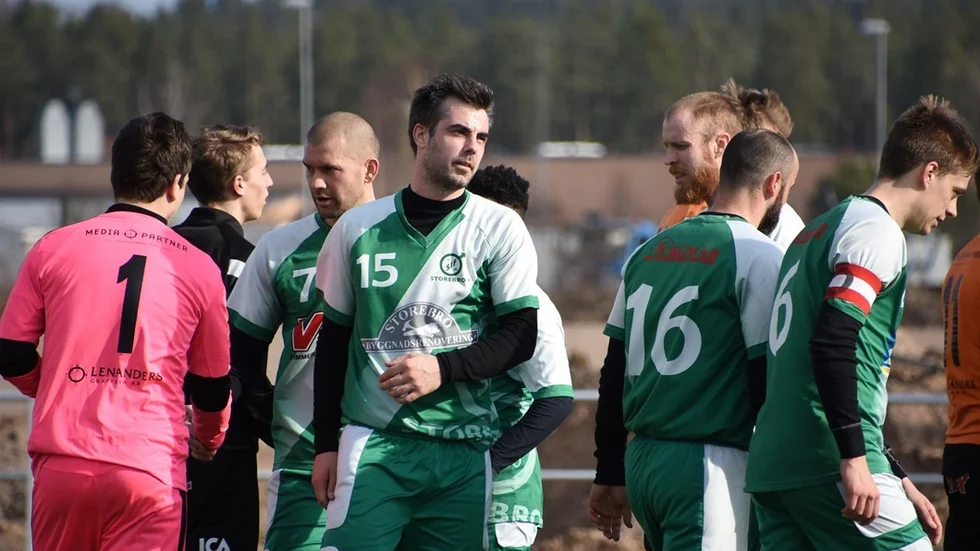 Joakim Ivarsson gjorde tre mål i Storebros storseger hemma mot Fårbo. Foto: Ossian Mathiasson/Arkiv