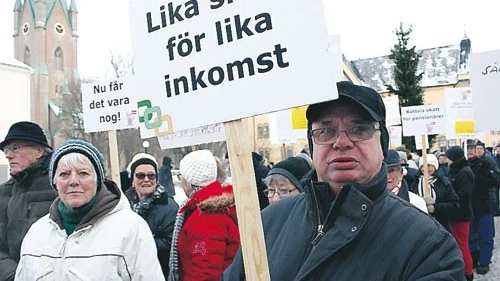 PRO anordnade aktioner runtom i landet för att visa politiker att pensionärerna inte tolererar det orättvisa skattesystemet.