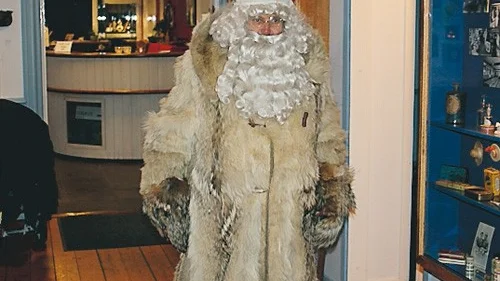 Jultomten, med stort vitt helskägg, gör entré för sista gången den här vintern.
