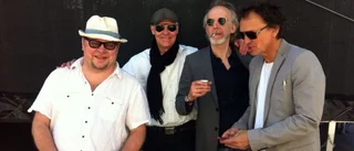 Hallå där – Jimmy Uller som spelar blues på Stadsmissionen