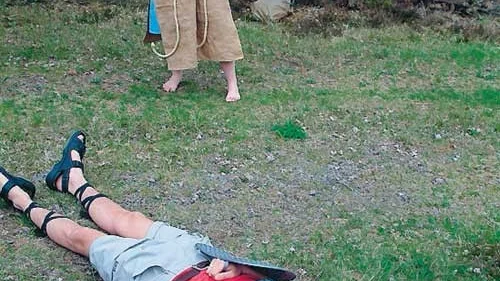 David och Goliat gestaltades av Gunilla Johansson och Daniel Eriksson vid äventyrspromenden.