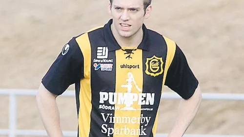 James Weber satte segermålet, 2-1, för sitt Gullringen i seriepremiären.