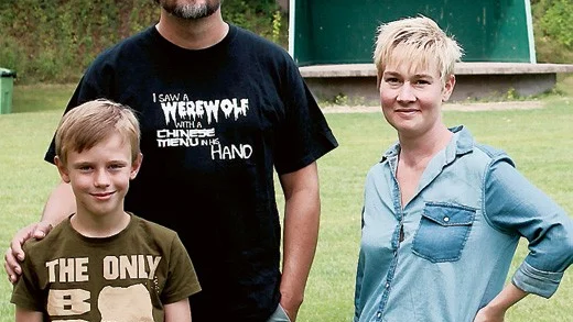Ny festival i Vimmerby. På lördag anordnar Caroline Axelsson och Kalle Sellbrink festivalen "Spelglädje" i Källängsparken. En som kommer uppträda är Kalles son Leo.