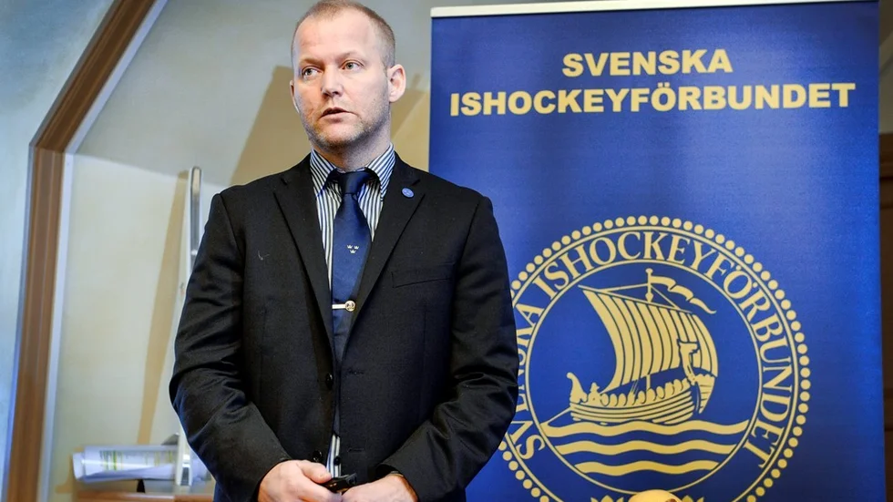 Förre förbundskaptenen för Damkronorna, Niclas Högberg, basar numer för Hanhals. I morgon ställs de mot Vimmerby Hockey och Högberg har stor respekt för sina motståndare. Foto: TT