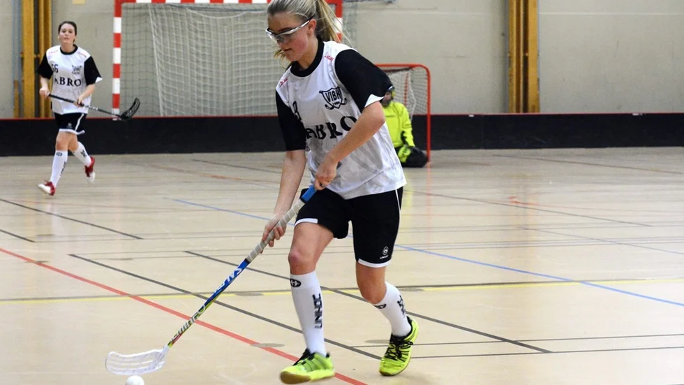 Alva Jacobsson, här i Vimmerby IBK-dressen, har tagit en plats i Smålands F00-lag, som ska försöka fixa en medalj i USM.