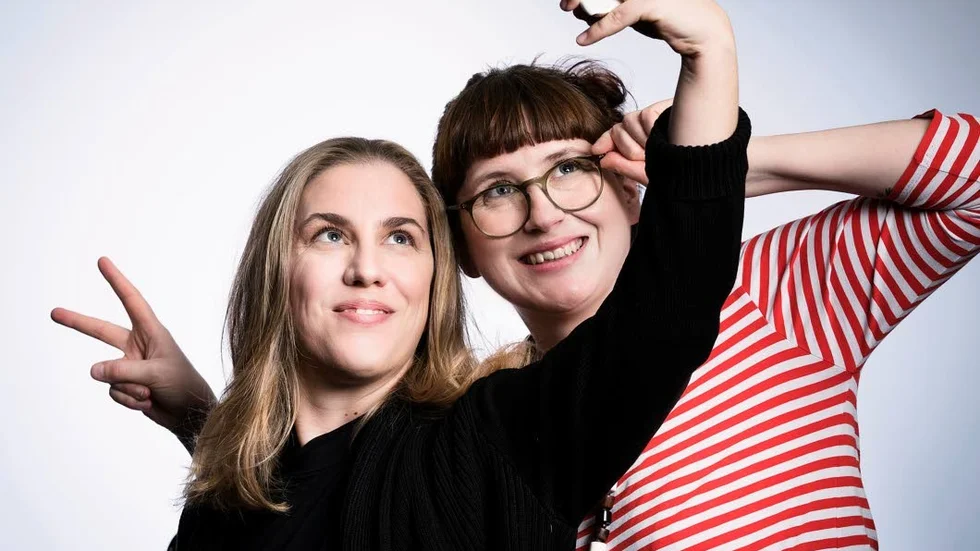 Sociala medier. Petra Jankov, som kommer från Norrköping, har skrivit en handbok för barn om social medier tillsammans med Johanna Stenius.