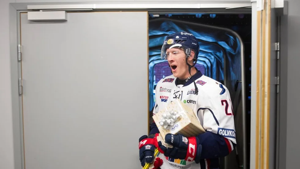 Emil Sylvegård fick jubla sent mot HV71.