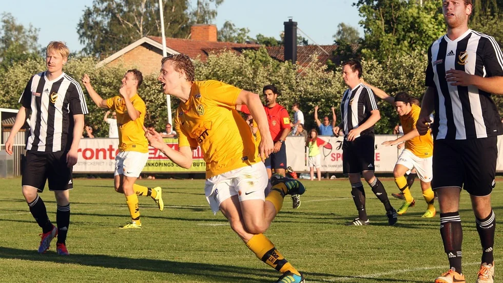 Hilding Djerf byter till randigt. Foto: Arkiv