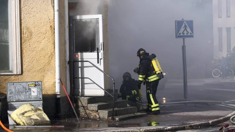 Riskabelt. Räddningsaktioner i heta och rökfyllda byggnader kan innebära livet som insats. Bilden är från branden i Åkerdala i Kisa 2010.