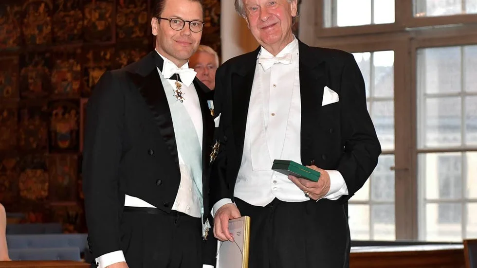 Gustaf Douglas fick medaljen av prins Daniel. Det var Gustaf III som instiftade Kungl. Patriotiska Sällskapet.