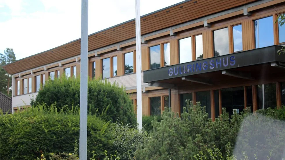 Kommunstyrelsen ska göra ett försök till dialog med ägaren till Gullringshus - igen.