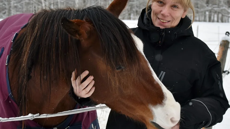 Eva Nilsson är huvudinstruktör i en livsviktig kunskap, HLR och första hjälpen. Något som hon tycker alla borde ha kunskap i. Foto: Morgan Karlsson