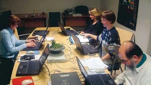 Eva Karlsson, Eva Salevid, Lena Käcker Johansson och Tomas Zanden chattade med allmänheten i Kinda kommun. Foto: Lars-Göran Bexell