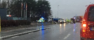 En till sjukhus efter lastbilsolycka