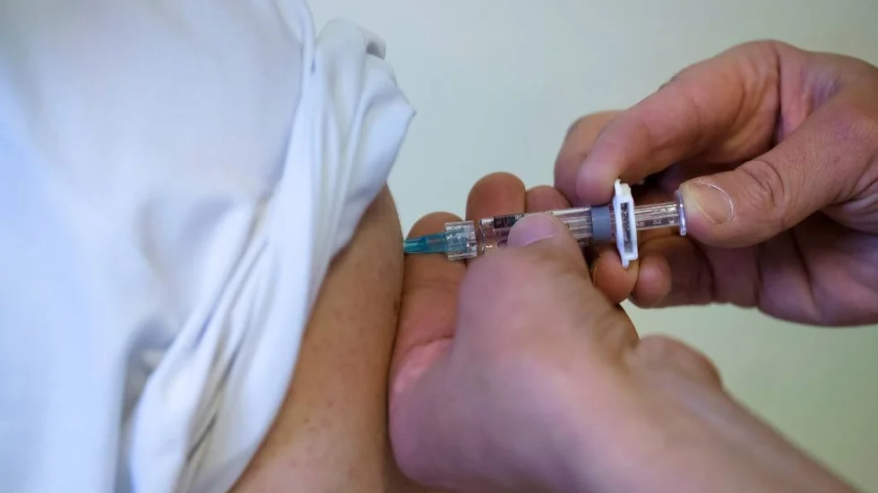 Är du född på 1970-talet eller vet med dig att du inte har haft mässling kan det vara idé att vaccinera sig, Särskilt om du gillar att resa.