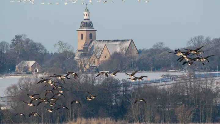 Roland Betnérs bild över Vreta Klosters kyrka är den sista vinnaren av Månadens bild 2017.