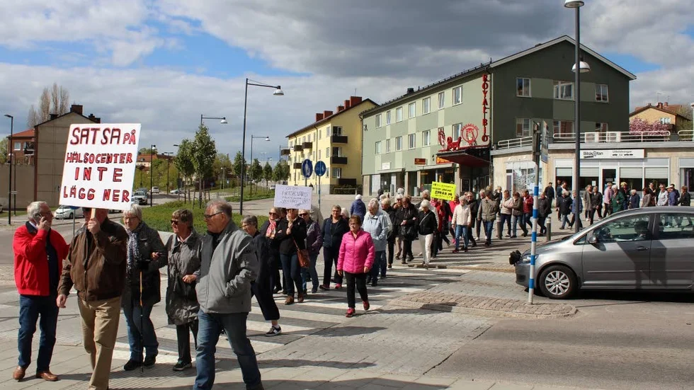 Hälsocentret blev kvar efter protesterna 2019. Men nu läggs det ner i alla fall. För att istället starta upp ett nytt seniorcenter. 