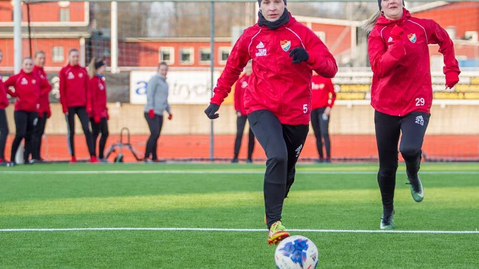 Emelie Johnssons Boren vann direkt i premiären när de gästade Mjölby FC.