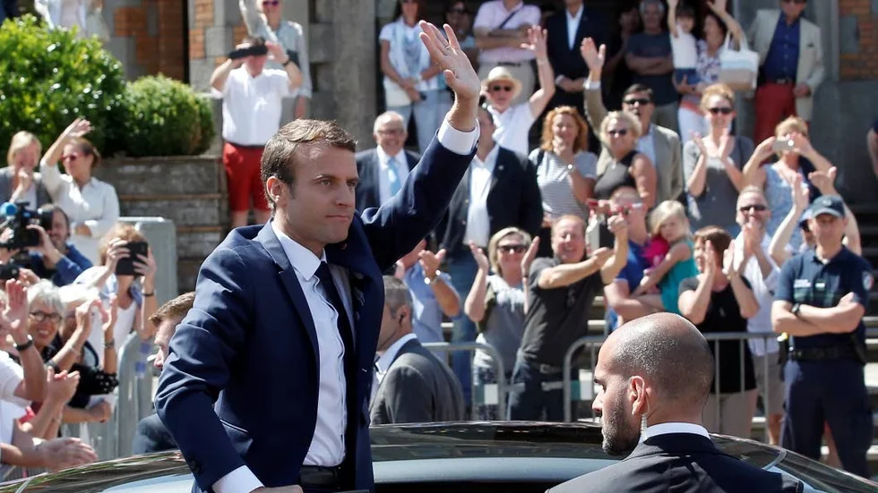 Årets komet. Emmanuel Macron gör rent hus i den franska politiken.