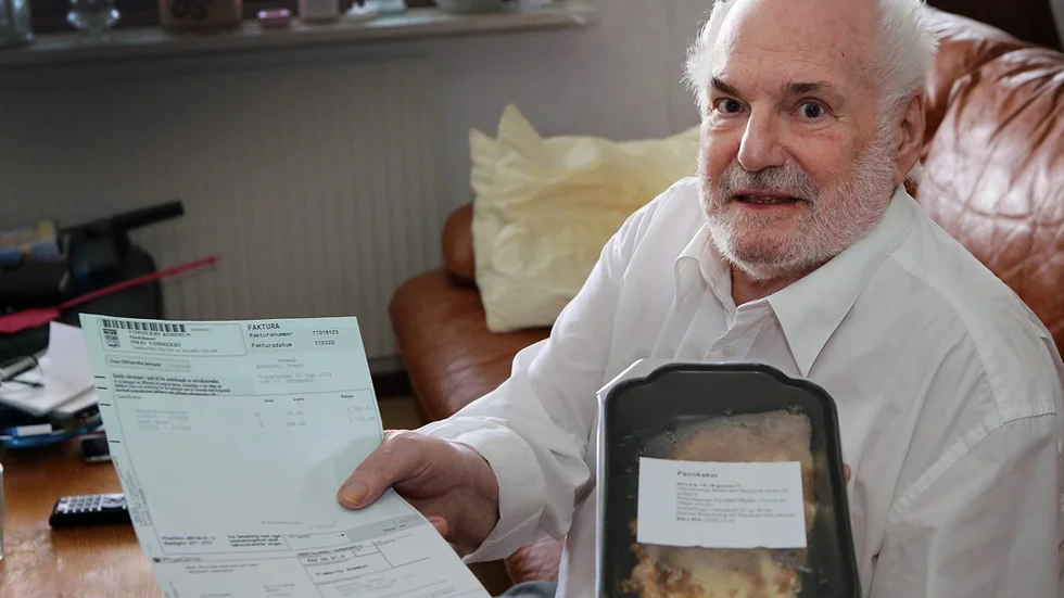 Februari månads 28 dagar blev 32 när kommunen skickade ut räkningen för 81-årige Svend Berendts matdistribution. I en månads tid har han nu försökt få Vimmerby kommun att rätta till felet, men har ännu inte lyckats. Foto: Roelof Stroetinga