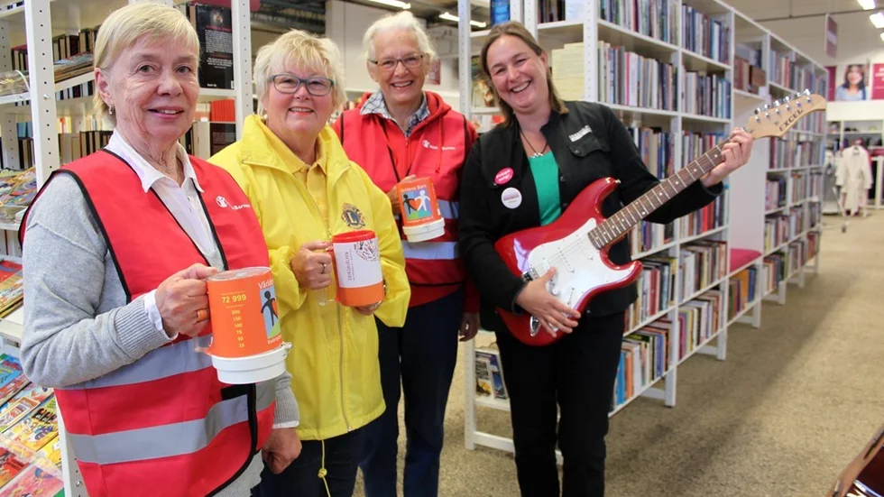 Marianne Wenström, Agneta Kullgard, Catharina Bachmann och Erika Holmwall är peppade inför insamlingen till Världens Barn – idag börjar Lions Linnéa skramla i centrala delar av stan. Foto: Rebecca Forsgren Malmström
