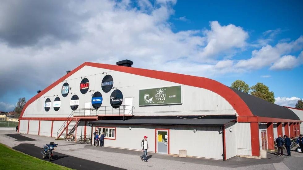 Ishallen i Västervik byggdes 1984 och håller inte måttet. En ny hall behövs, både för klubbens och kommunens skull, menar företrädare från lokala företag.