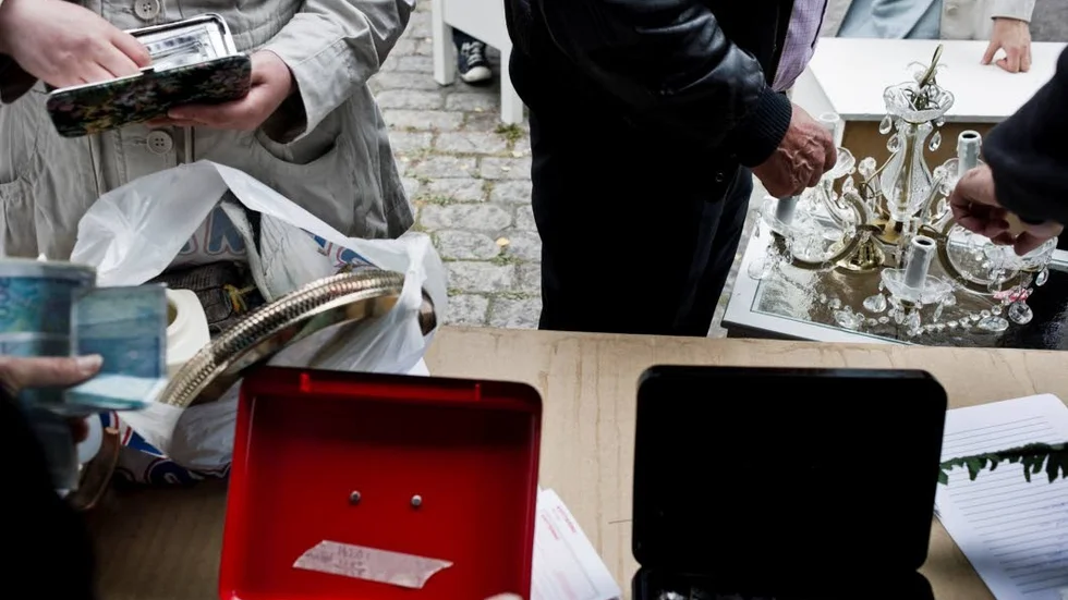 Loppisförsäljaren blev av med växelkassan på flera tusen kronor.