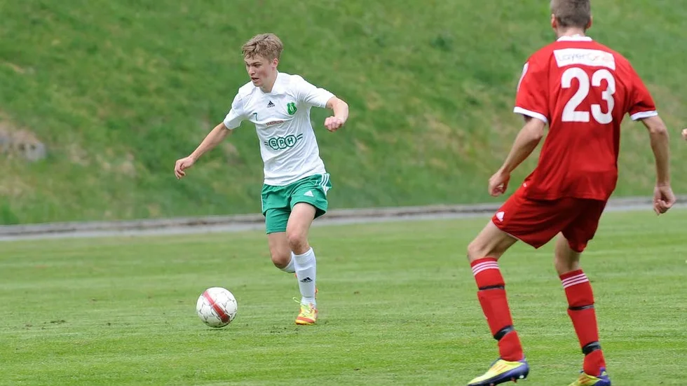 Elias Nirvin och Överum inledde kvalet med förlust.