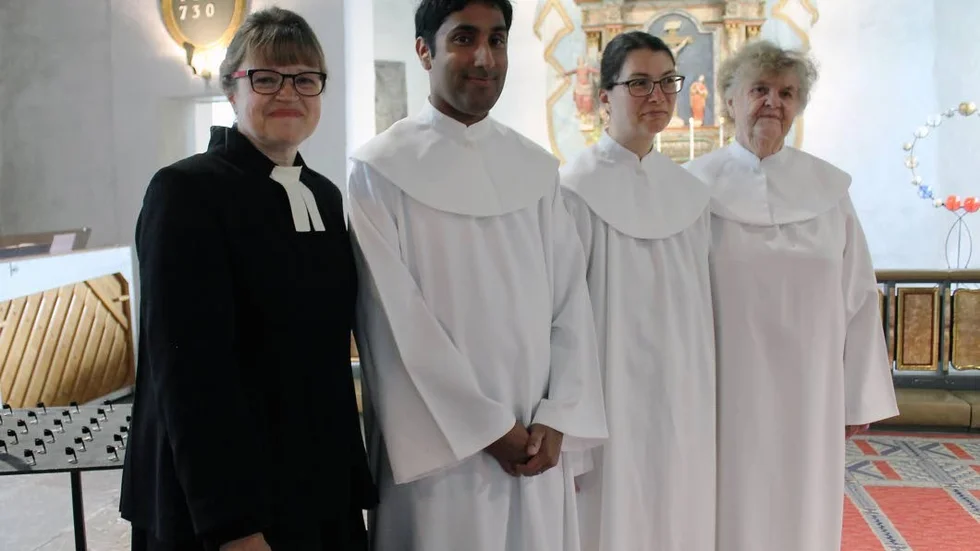 Vuxenkonfirmander. Stefan Johansson, Carina Berg och Gun Sjöstrand Lindh har gått på konfirmationsundervisning med komminister Anna Toivonen. På söndagen var det dags för konfirmation i Motala kyrka.