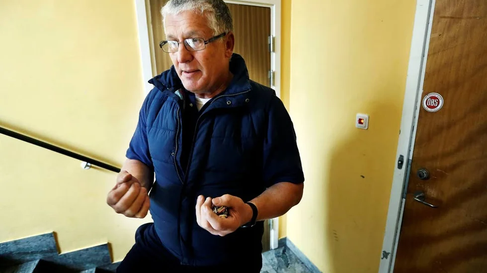 Thomas Gruber har inte kunnat bli delgiven Motala kommuns beslut rörande hans tiggarbostäder.