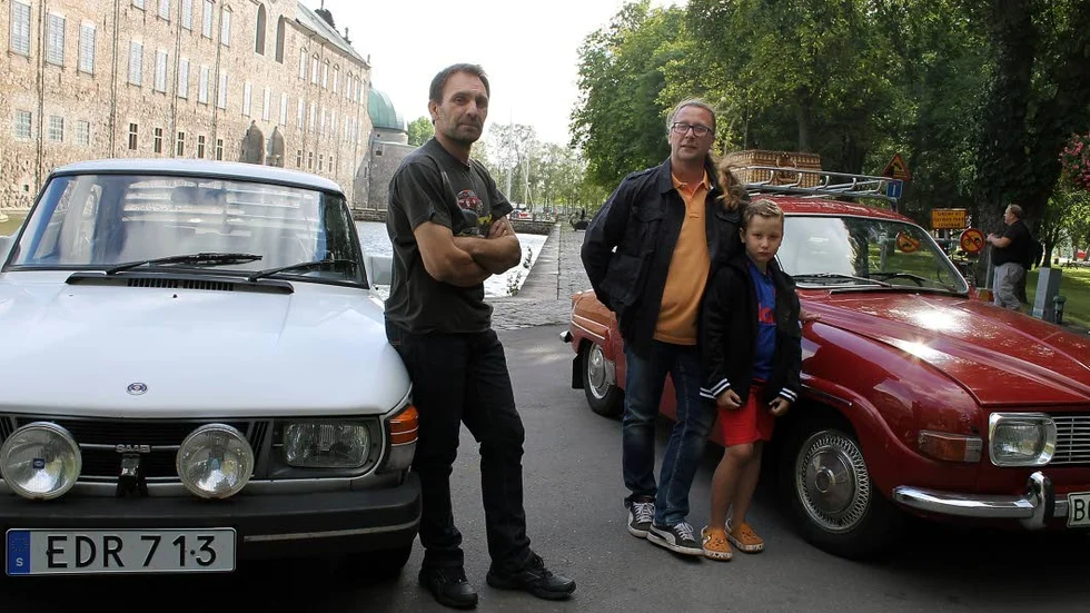 I år hålls den internationella träffen för Saabentusiaster i Vadstena. Matthias Roswall och Örjan Westling, med sonen Harald, hoppas på mycket folk under bilutställningen vid slottet.