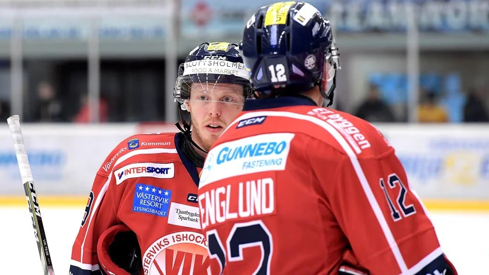 Stuvar om. Roger Forsberg kommer att ändra i backparen.