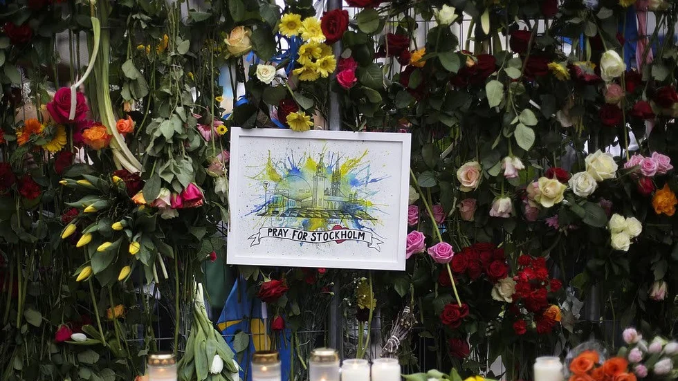 Stockholm. Blommor efter attacken på Drottninggatan den 7 april.