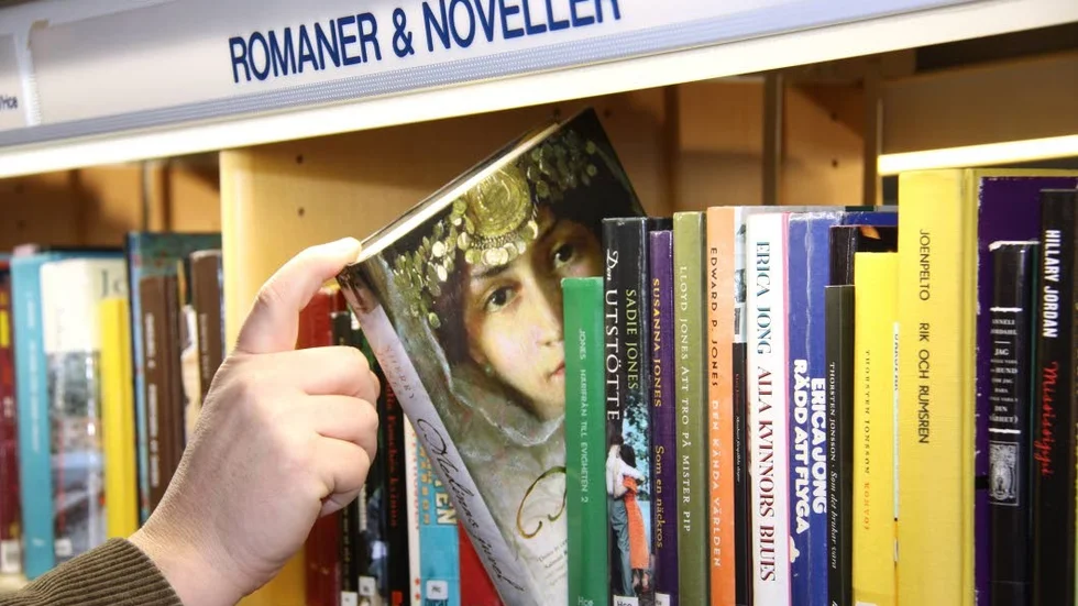 Med meröppet går det att botanisera bland hyllorna även när biblioteket är obemannat.