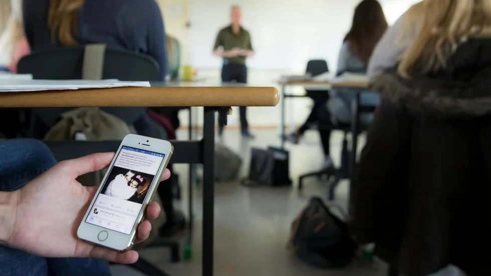 Mobiltelefoner har inte i klassrummet att göra.